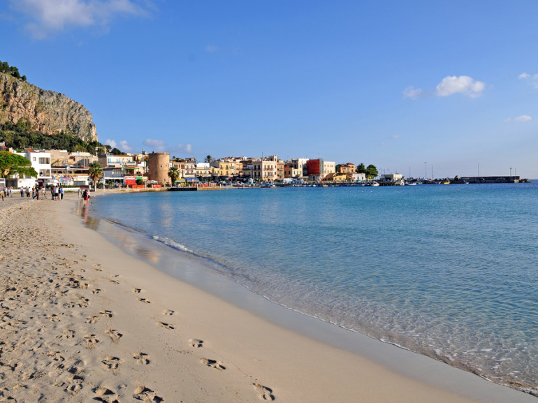 Mondello is Palermo's beach, it is a jewel of the Sicily 