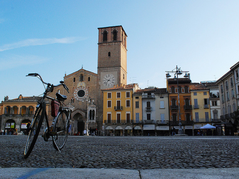 Lodi, Victory Square, the symbol of the city. Photo by Francesco Gazzola via Flickr
