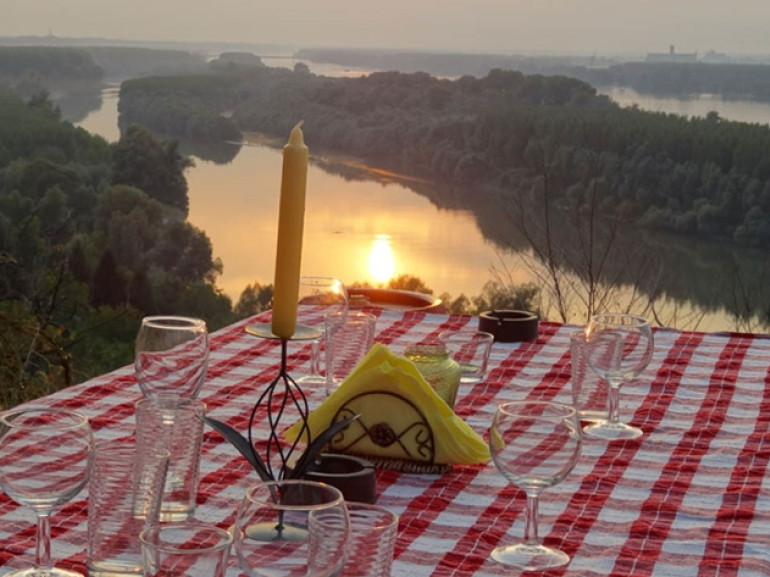 Dinner with a view on the Danube river