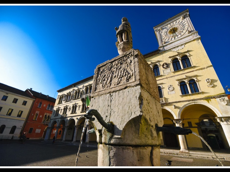 Here are the most beautiful architectural monuments of the city: Justice Palace  (called Belluno Palace), old Vescovado (now the headquarters of auditorium), Red Palace (town hall), the Cathedral. Green guide,  Venetp