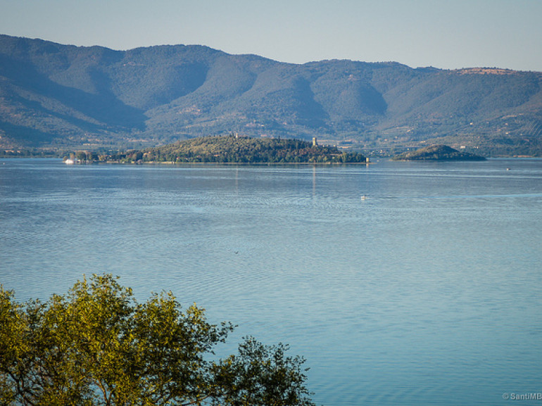 Trasimeno Lake, photo by SantiMB.Photos via Flickr