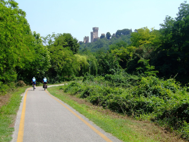 Cycle path Mantua - Peschiera, photo di CasteFoto via Flickr
