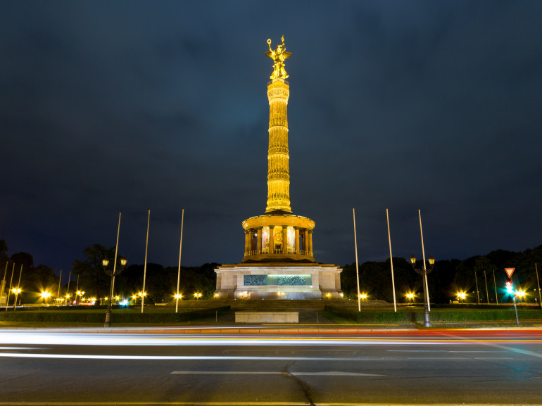Victory Column at night