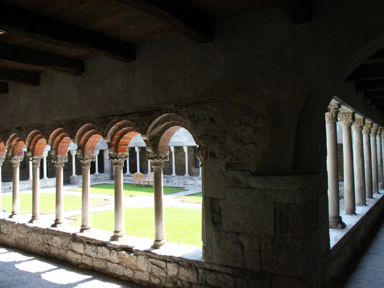 Cloister of Voltorre from the inside