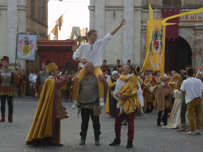 Palio di Isola Dovarese is a historical commemoration